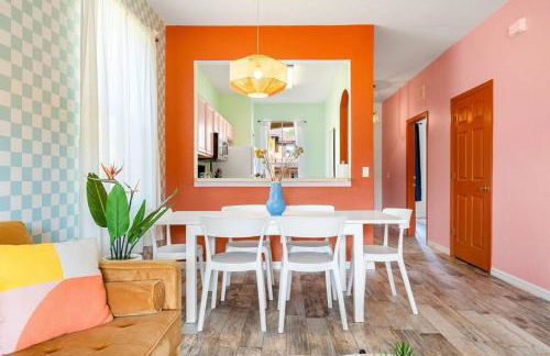 Disney World Cinderella Castle Lazy River Pool & Game Room - Foto 48