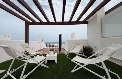 Ático en primera línea de playa - Foto 19