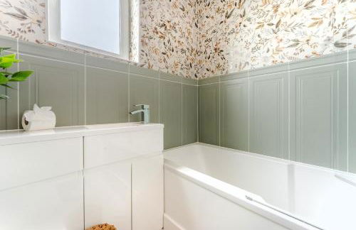 Charming 2 Bed Property - Photo 5