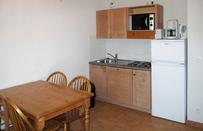 2 bedroom Apartment in Fontcouverte-la-Toussuire with swimming pool and garden - Photo 3