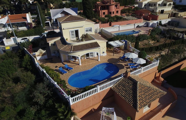 Sunny 3BR Villa w/ Endless Views & Heated Pool - Walk to Beach & Dining - Foto 33