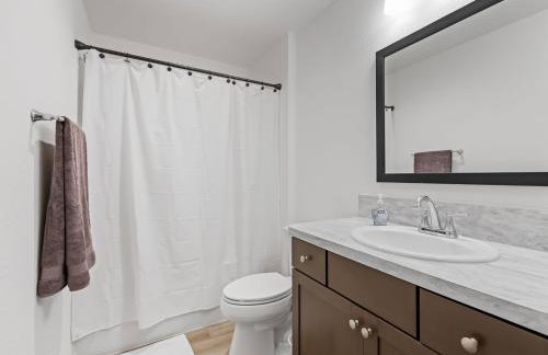 1642 Z5 VILLAGE OF LAKE DENHAM by REMAX Premier - Foto 4