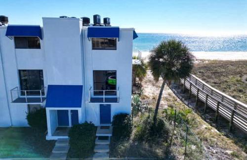 Villa A-1 Ground Floor Beach Front w Pool - Foto 15