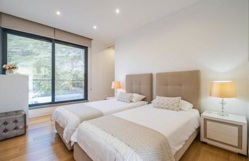 Hillside Villa - Photo 5