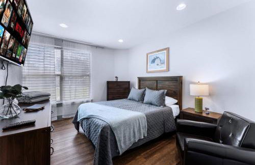 Near Downtown Walk to Main St River House Firepit - Photo 2