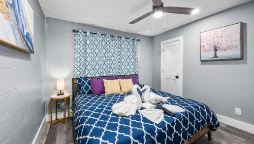 Chic Heights Retreat with Pool and Free Parking - Foto 5