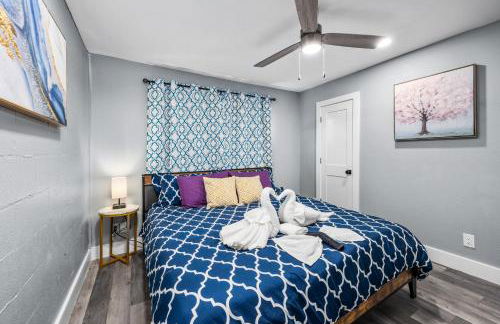 Chic Heights Retreat with Pool and Free Parking - Foto 5