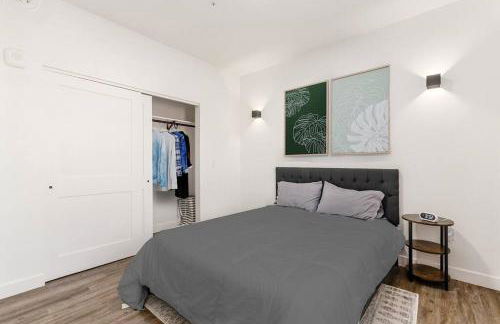 Trendy Loft Escape with Pool Table Bring Your Pets - Foto 11