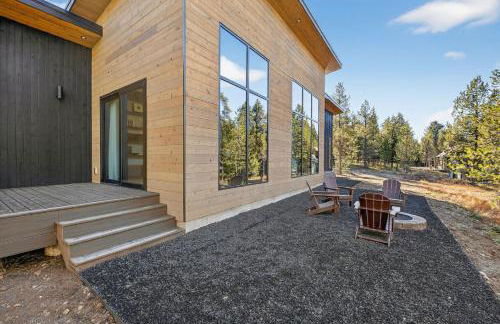 The Luxe House | Upscale Cabin w/ Hot Tub & Fire Pit! - Foto 25