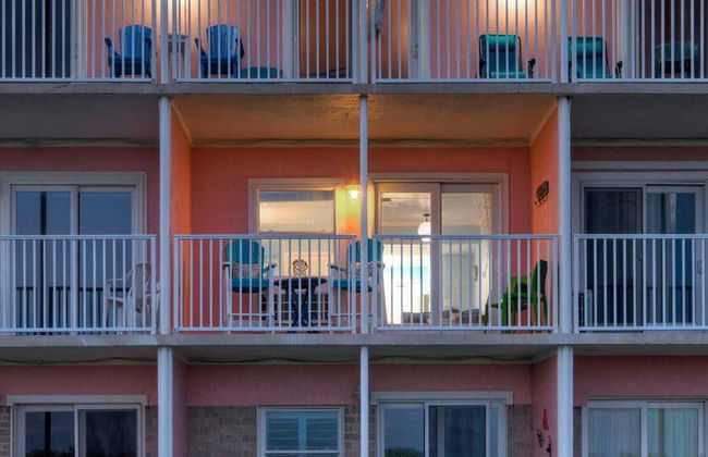 Oceanfront Condo w/ Private Balcony Pool + Tennis Bubbly Blew by Avantstay - Foto 36