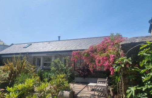 The Flower House - Photo 1