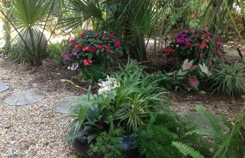 Beach Paradise Getaway - 200ft from Beach! - Foto 8