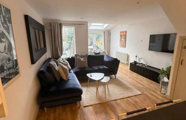 Cosy 4BR house, West Didsbury, bars and restaurants close by, Free Parking, Sleeps 8 - Photo 18