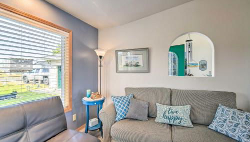 Pet-Friendly Ocean Park Home with Decks and View! - Foto 5