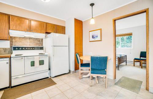 Radar Road Retreat Vacation Rental - Photo 8