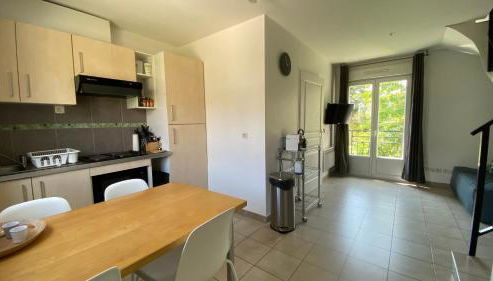 Le Duplex , Proche Gare RER, Parking, Arrivée autonome - Foto 3, stove, toaster