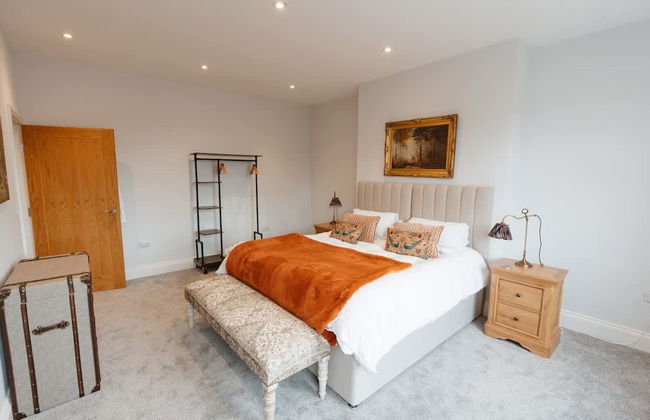 Willow Lodge With Hot Tub - Photo 9