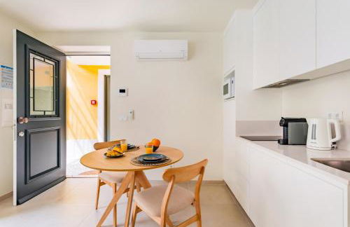 Lapa Getaway Studio with Swimming Pool - Photo 59