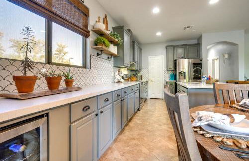 4 Mi to Surprise Stadium! Sunny V Home with Patio - Foto 10