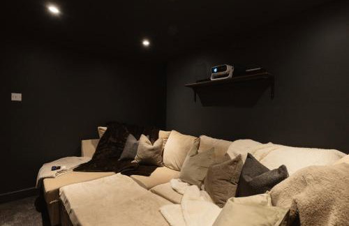 Luxury 3 Bed Home Near Peak District with Cinema Room - Foto 3