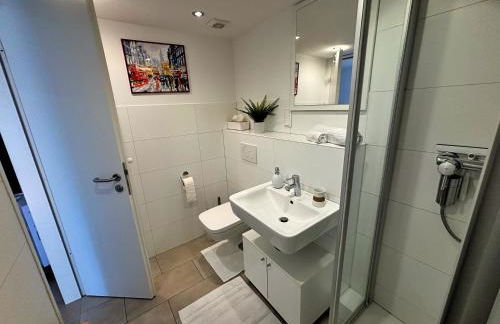 Quiet Garden-View Studio Apartment - Foto 15