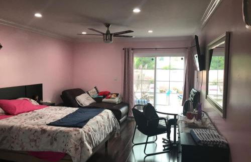 Pool Front Romantic Getaway withPrivate Entry - Foto 76