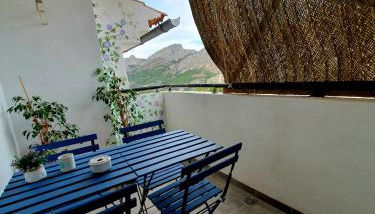 EL ÚNICO apartment with jacuzzi and art - Photo 2