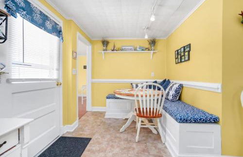 Cozy cottage w creekside fire pit & patio - Foto 16