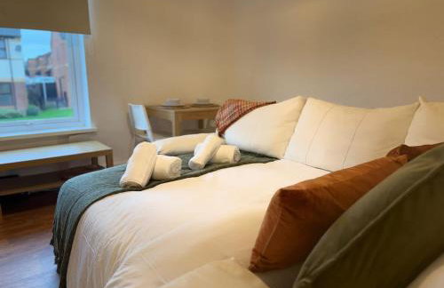 Chase View 1 Bed Sleeps 4 Parking WiFi Contractors - Photo 12