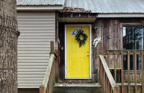 1 Mi to Pickwick Lake! Tranquil Wooded Cabin - Foto 17