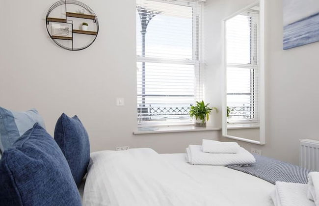 Panoramic sea Views in Beachfront apt w Balcony - Foto 9