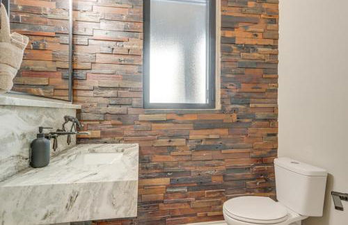 Game Room and Hot Tub! Lakefront Monkey Island Haven - Foto 30