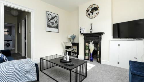 Big PROMO! Central Canterbury City Escape 2BR 2BA House, en-suite, Couples Retreat, Perfect For Families, Students, Relocators FREE Parking Fast WiFi - Foto 1