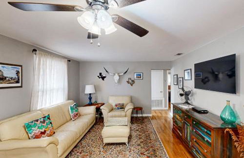 Play Room, Patio and Fire Pit! Cozy Kerrville Home - Foto 6