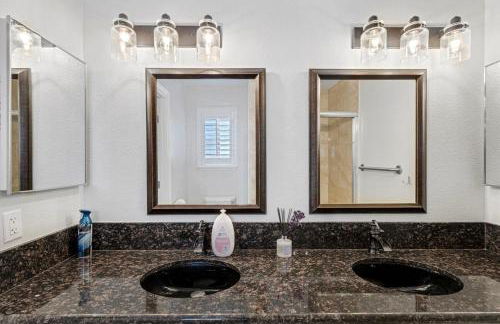 Vacation Home in Vegas w Pool 2 mile to Strip - Foto 5