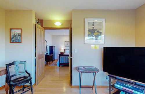 Oceanfront Retreat Close to Activities & the Beach - Photo 5