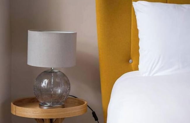 JOIVY Iconic Cockburn Street 4 Bedroom Apartment: Heart of Old Town - Foto 19