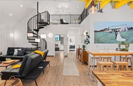 1B Luxury European Barndo FARM STAY Wedding Venue - Foto 1