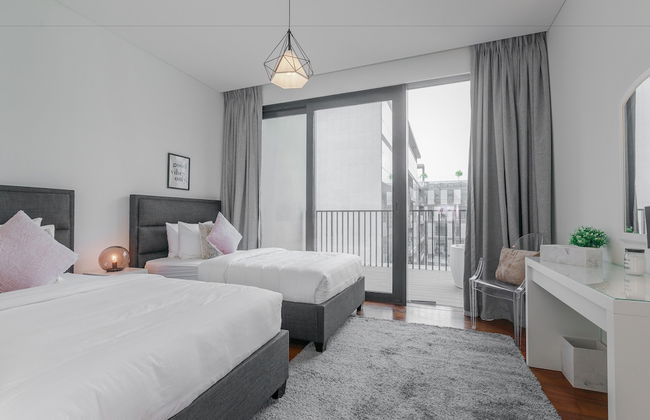 FAM Living - City Walk Mall - Photo 18