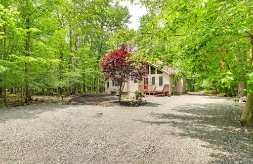 Woodsy Big Bass Lake Hideaway with Fire Pit and Deck! - Foto 31