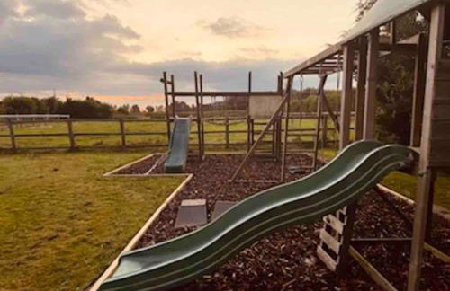 Spacious Cabin with Private Hot Tub, and Private Pool, in 5 Acres - intimate Special stay For 2 Adults - plus 1 child under 2 and up to 2 dogs stay for free - Foto 9