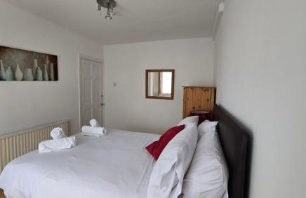 Cosy 3BDR Home With Free Parking In Harrow - Photo 23