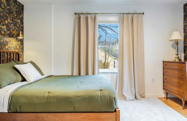 Charcoal Chalet by Avantstay A+ Design w/ Firepit - Foto 21