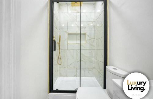 Entire rental unit hosted by Lux Living - Foto 8