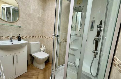 8min to City, Hot Tub House, Fire Pit, Free Parking - Foto 9