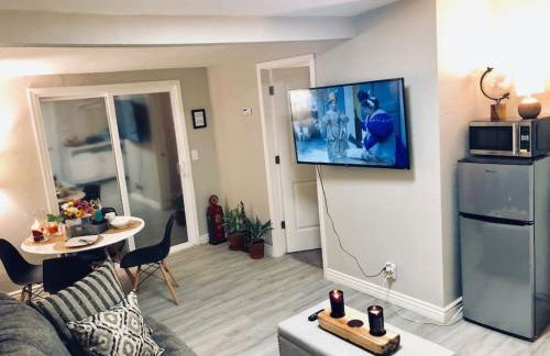 Sunny Guest Suite with large backyard - Pets Welcome - Foto 12