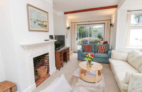 Framingham - Photo 3