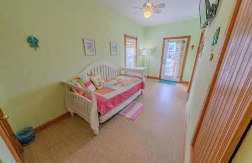 Frolic Inn OBX - Semi Soundfront Retreat, Pool, Hot Tub, Boat Ramp, Elevator, Media & Game Room - Foto 44