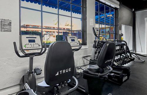 Lux Mins To Atrium Health and Downtown Airport - Foto 5