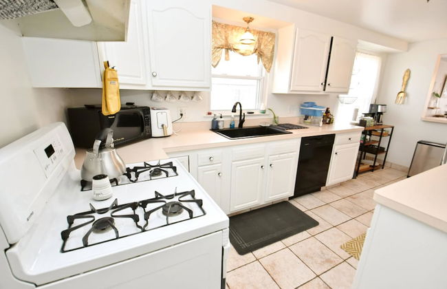 3 Bedroom 2 Bath Home Close to ND w Fire pit 1155 - Foto 10